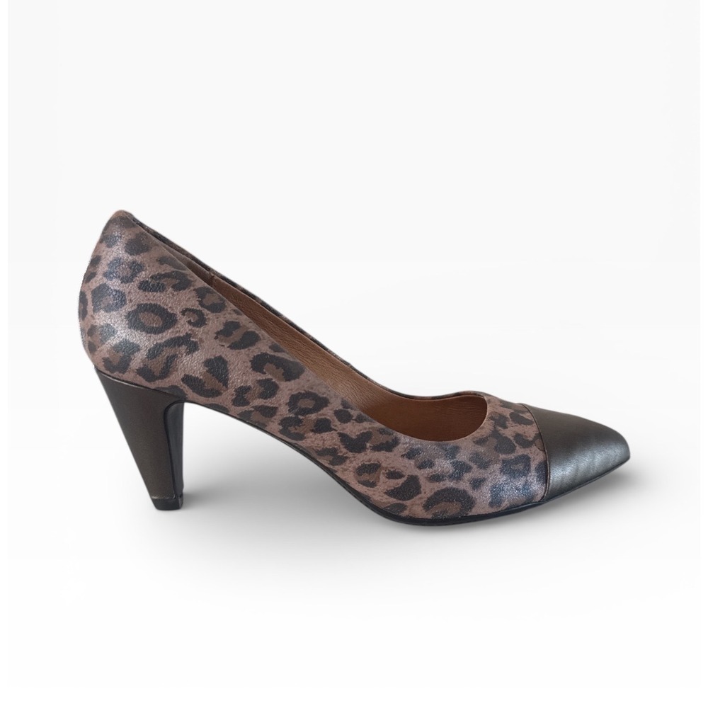 Sofft Premier Leopard Print Cap Toe Pumps Size 8